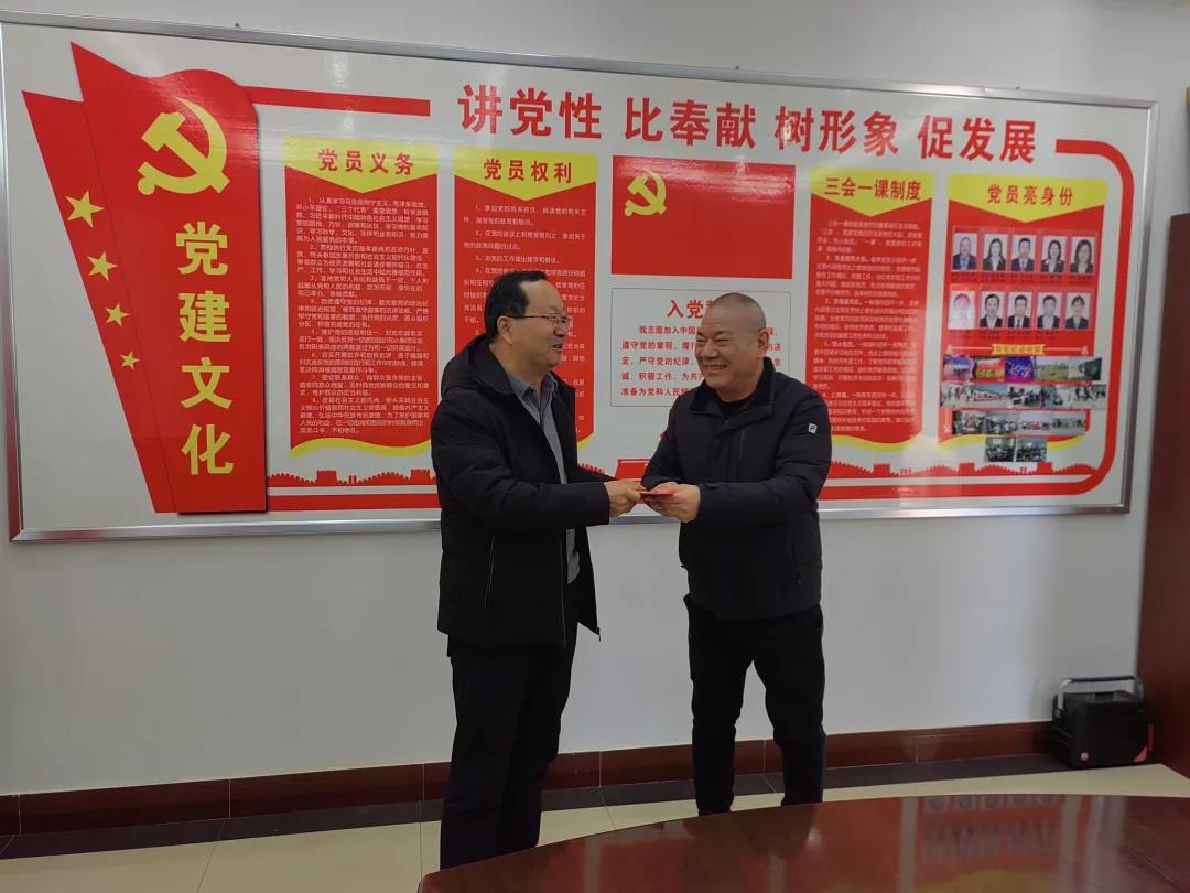 敦煌種業(yè)領(lǐng)導(dǎo)看望慰問公司老干部、老黨員及困難黨員職工